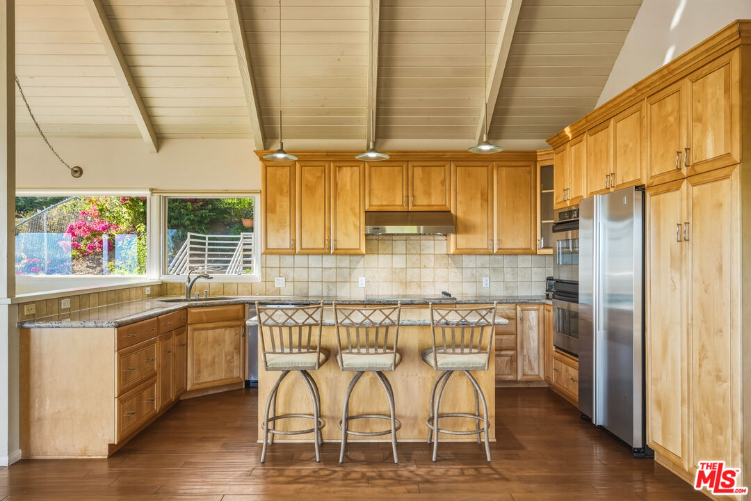 2965 Seabreeze Dr