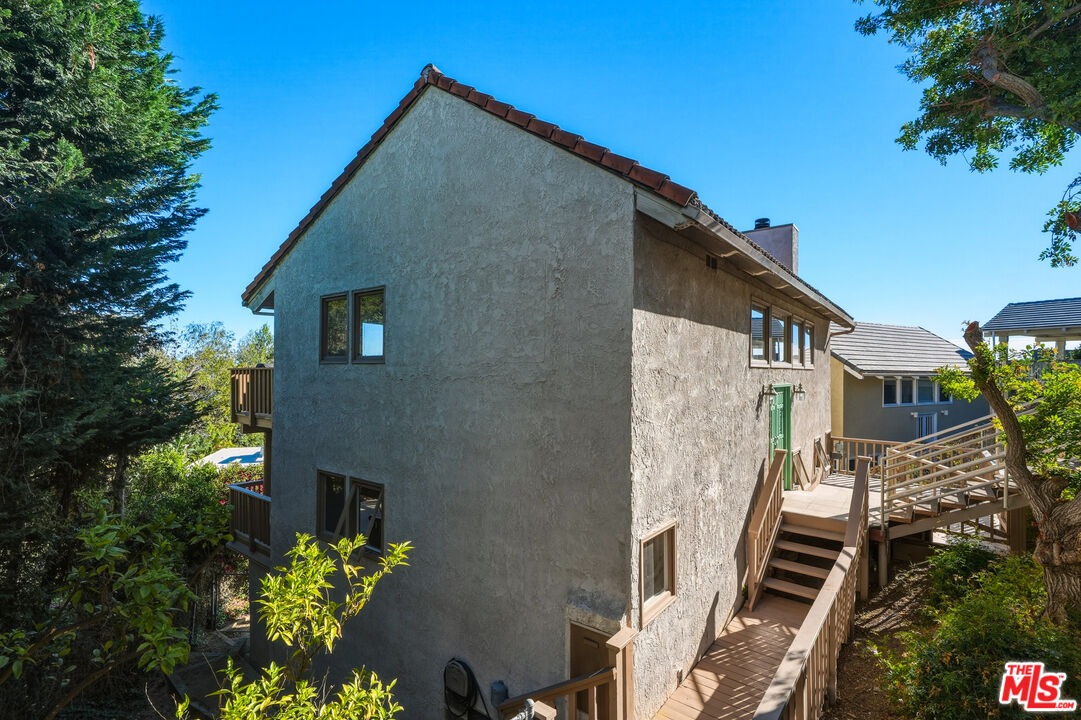 2965 Seabreeze Dr