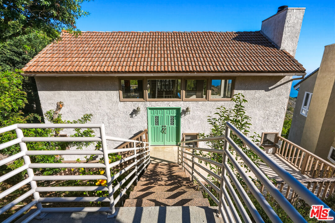 2965 Seabreeze Dr