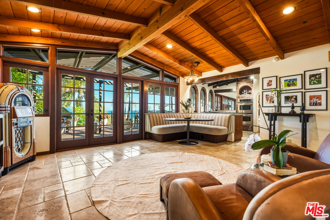 3400 Coast View Dr