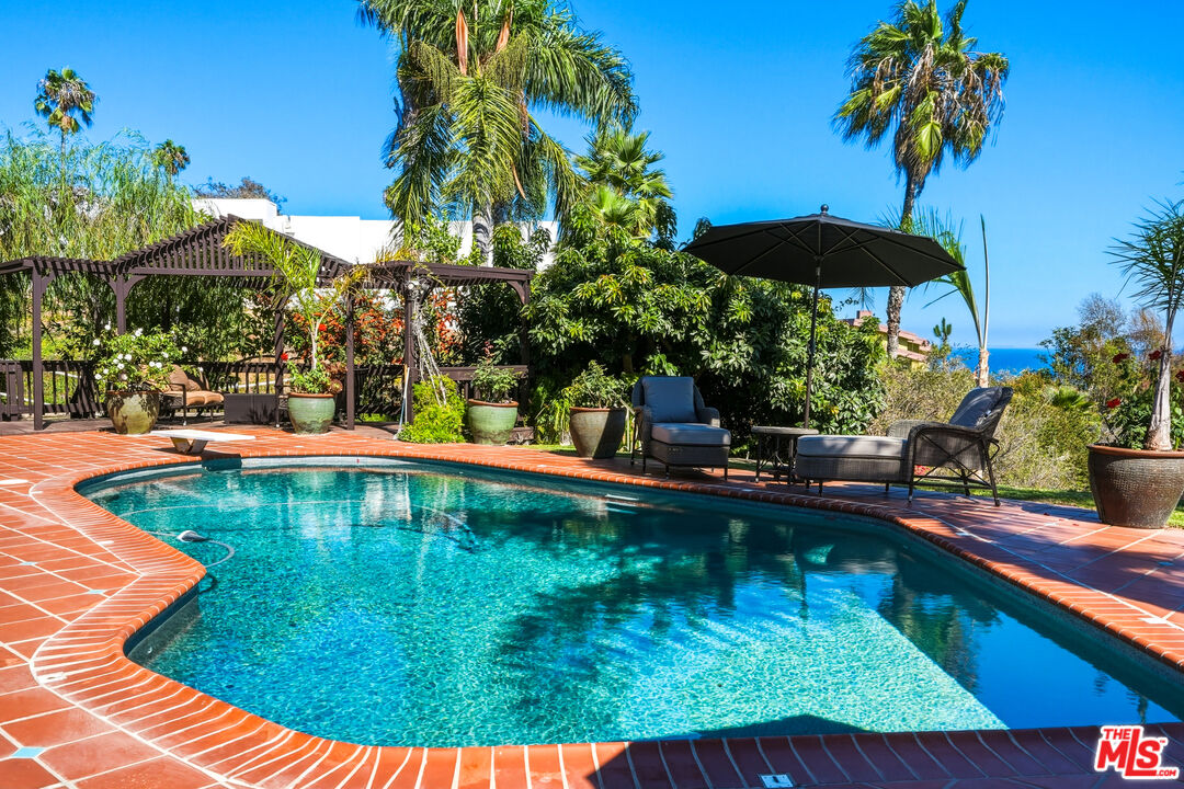 3400 Coast View Dr