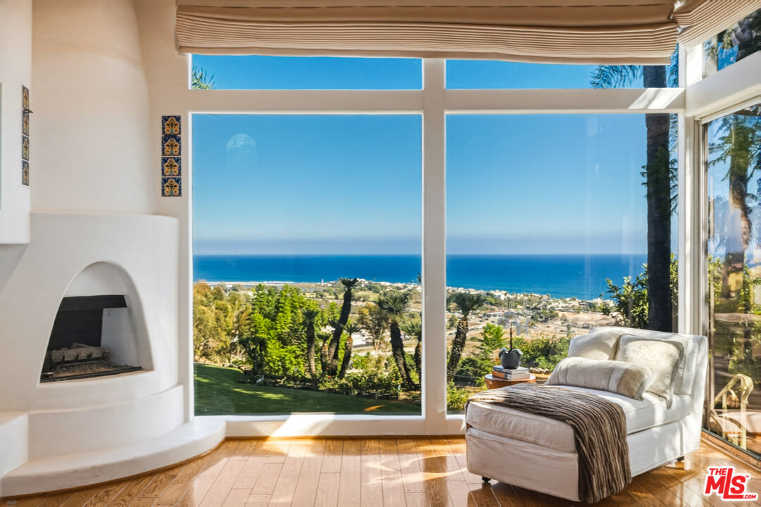 3400 Coast View Dr