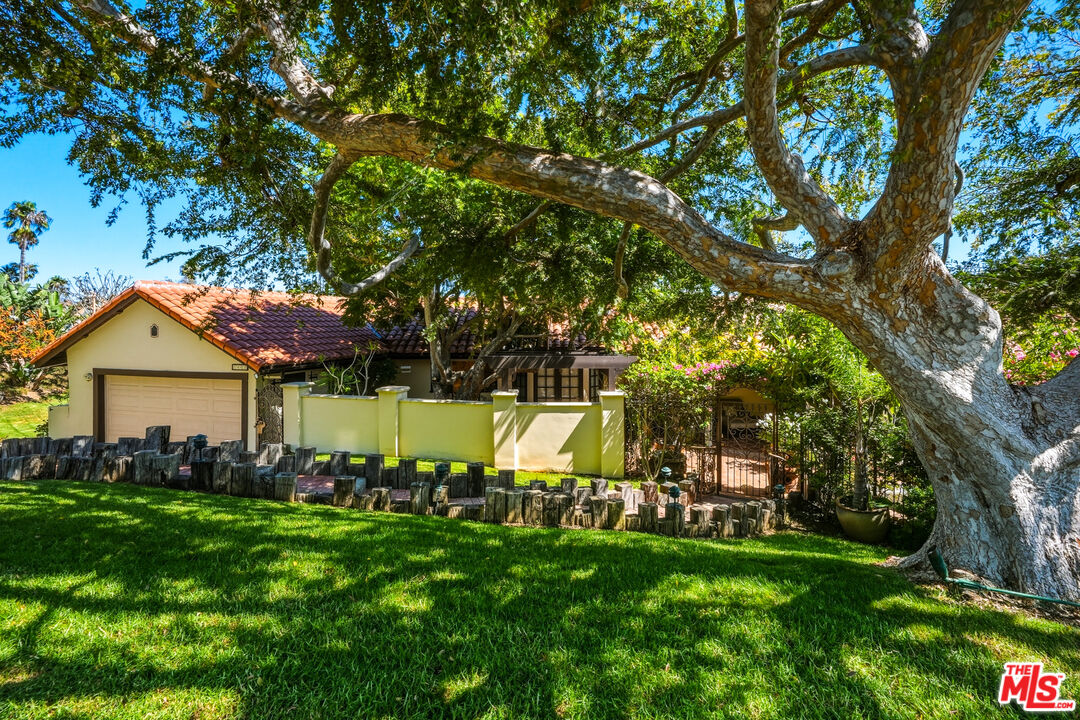 3400 Coast View Dr