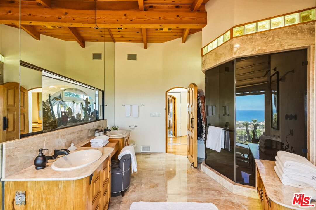 3400 Coast View Dr