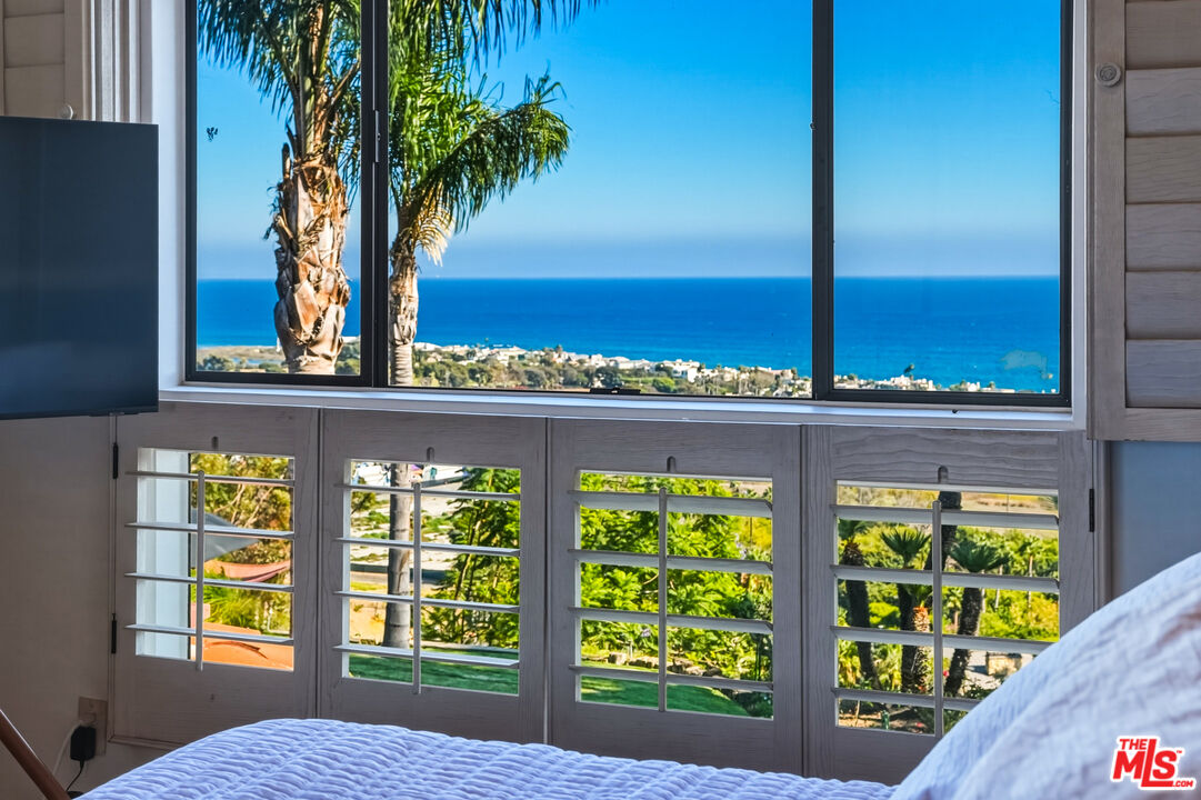 3400 Coast View Dr