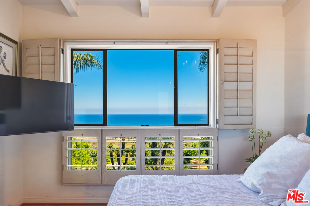 3400 Coast View Dr