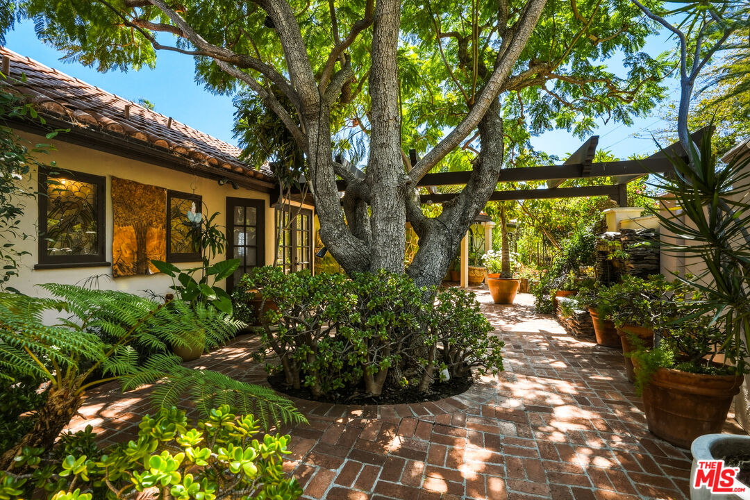 3400 Coast View Dr