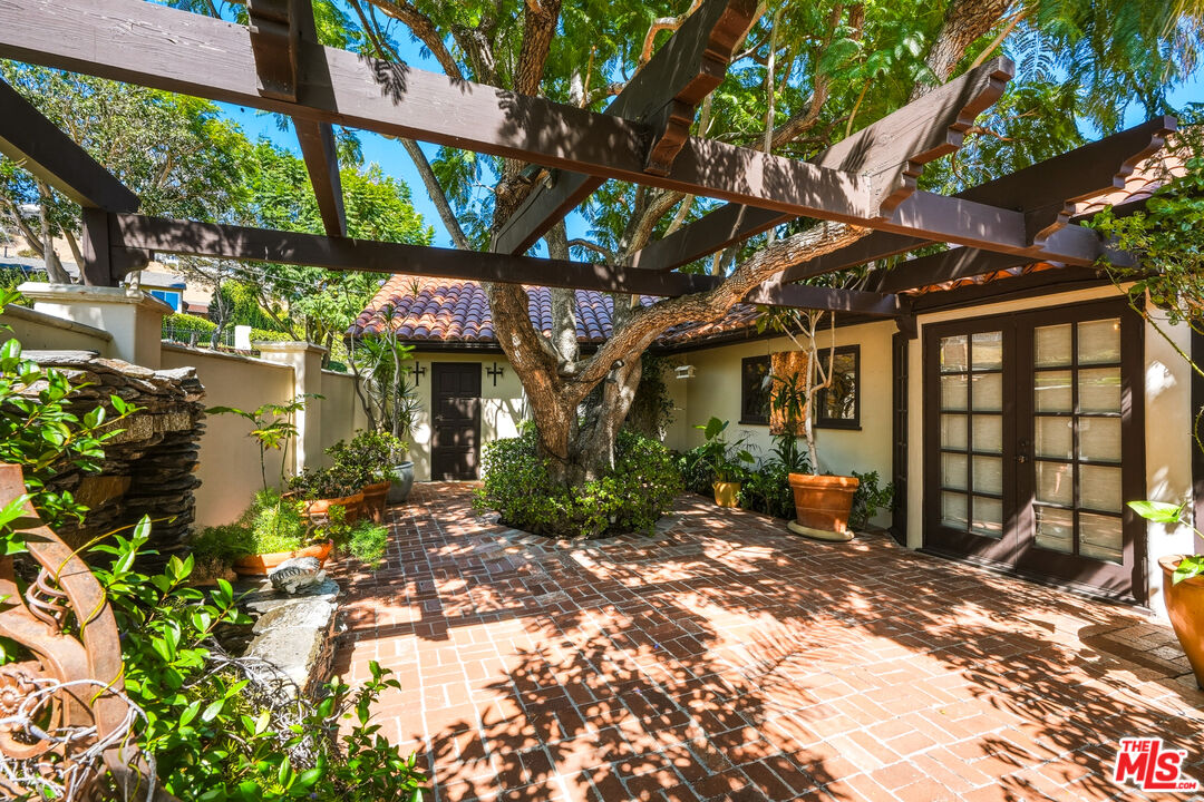 3400 Coast View Dr