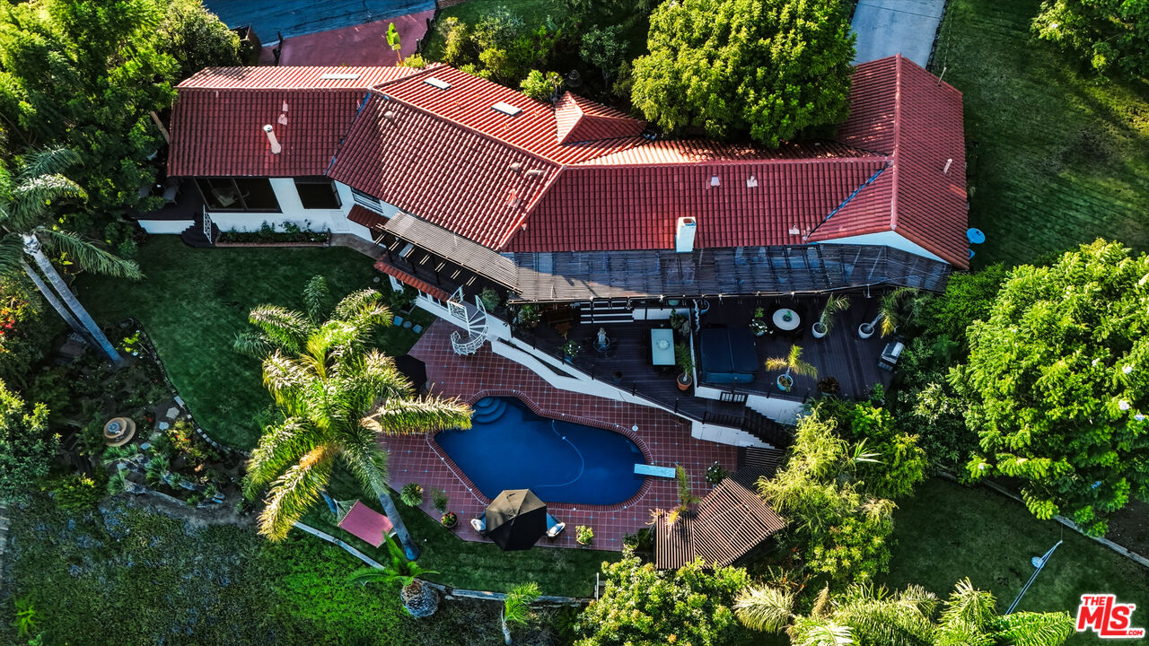 3400 Coast View Dr