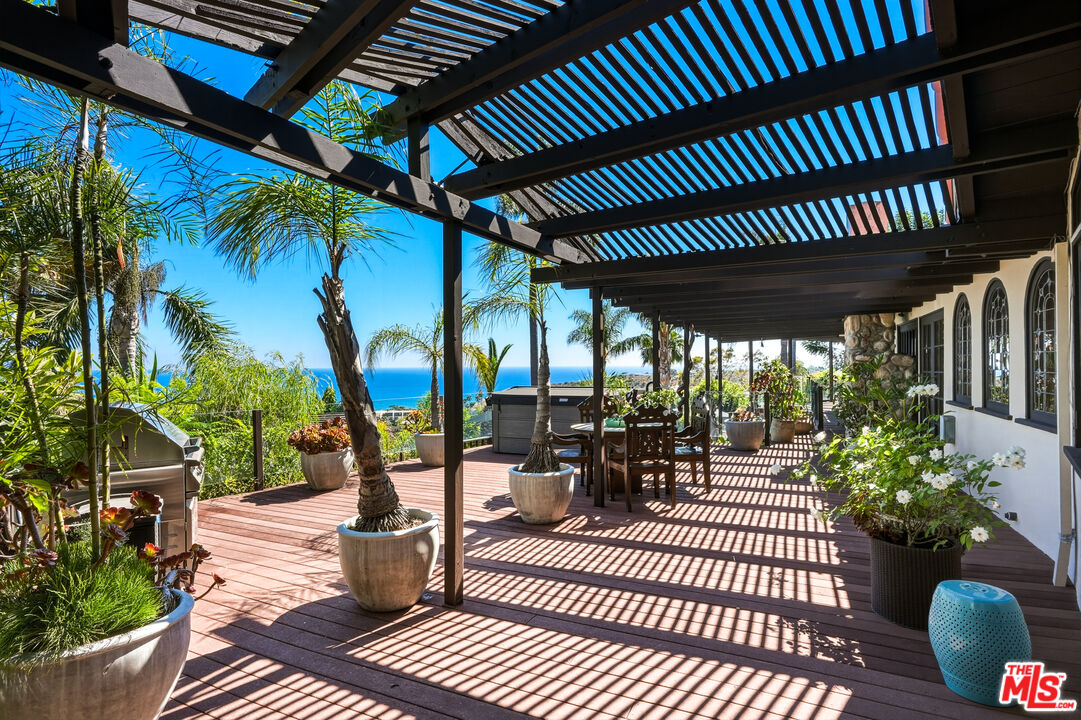 3400 Coast View Dr