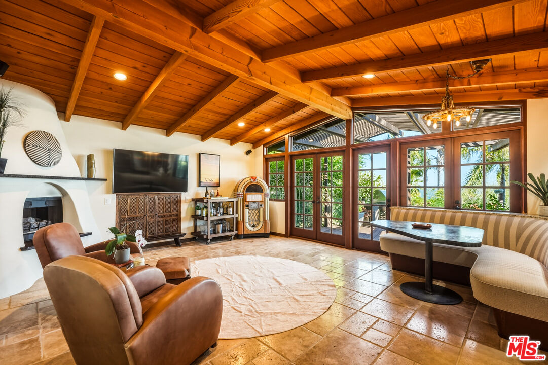 3400 Coast View Dr