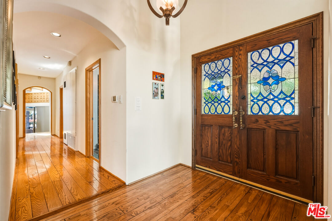 3400 Coast View Dr