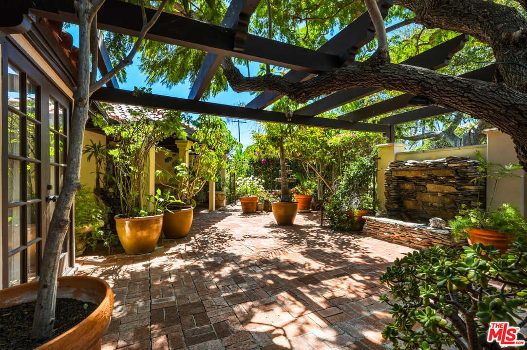 3400 Coast View Dr