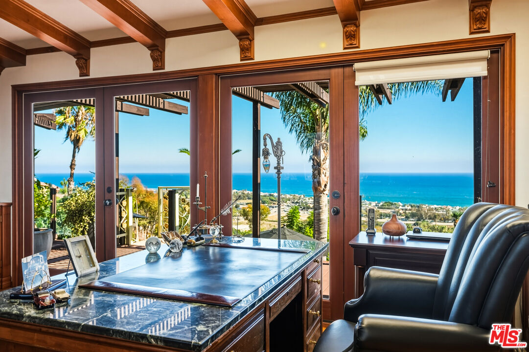 3400 Coast View Dr