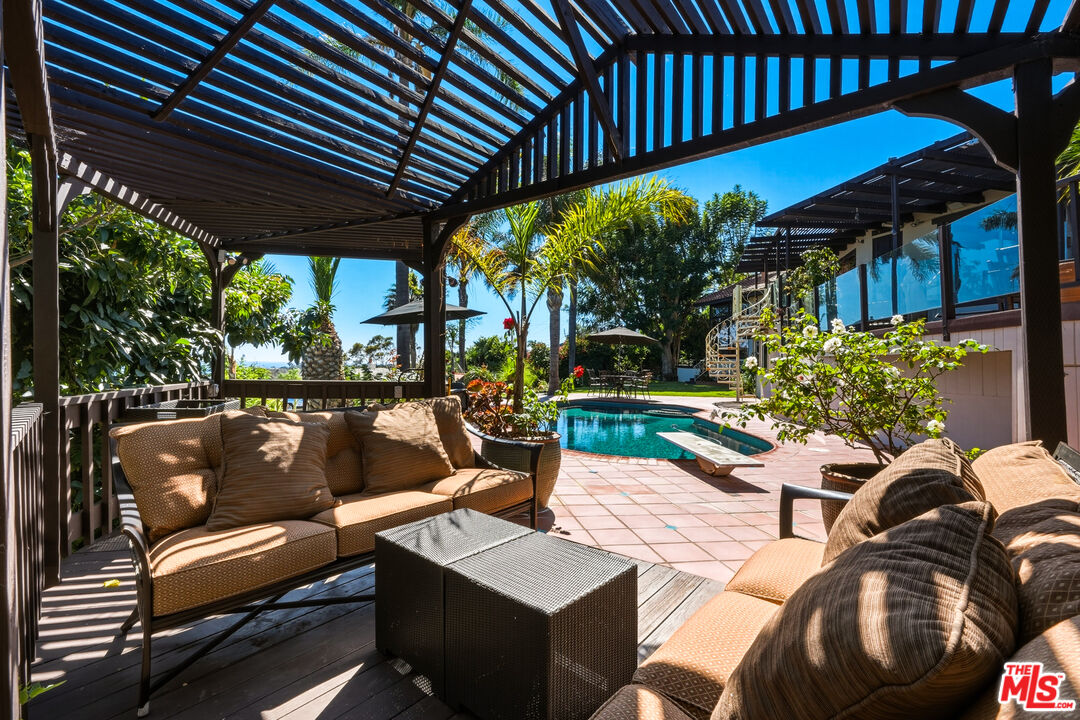 3400 Coast View Dr