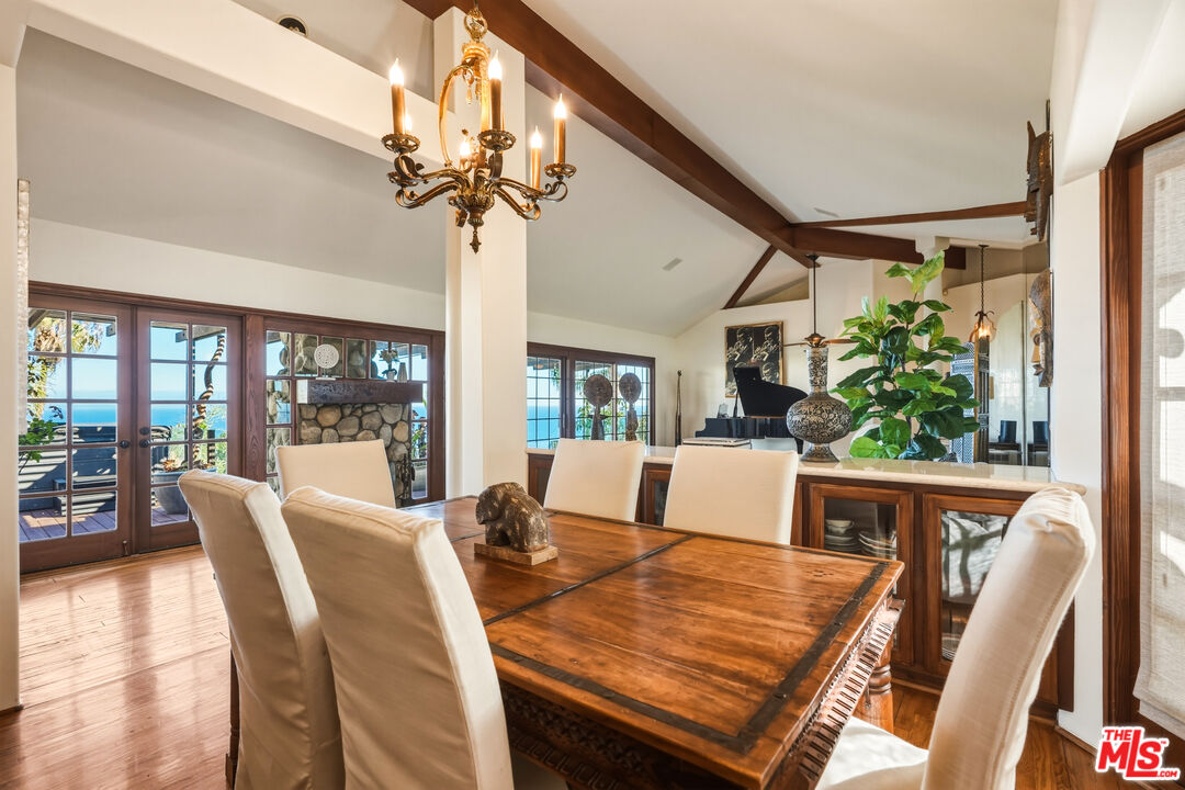 3400 Coast View Dr