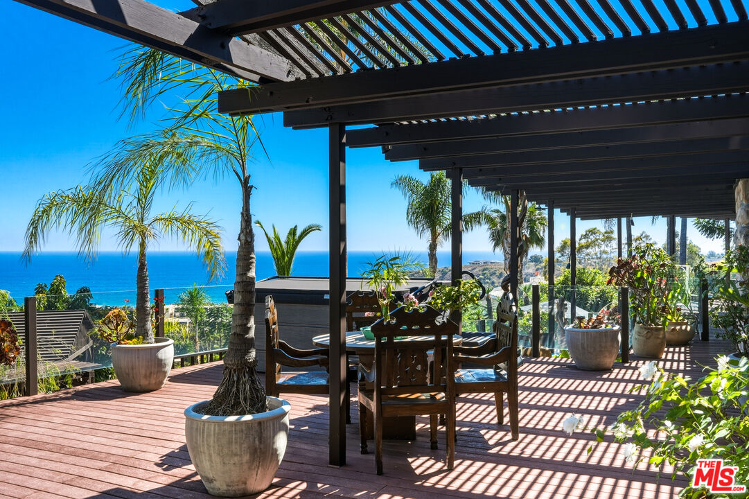 3400 Coast View Dr