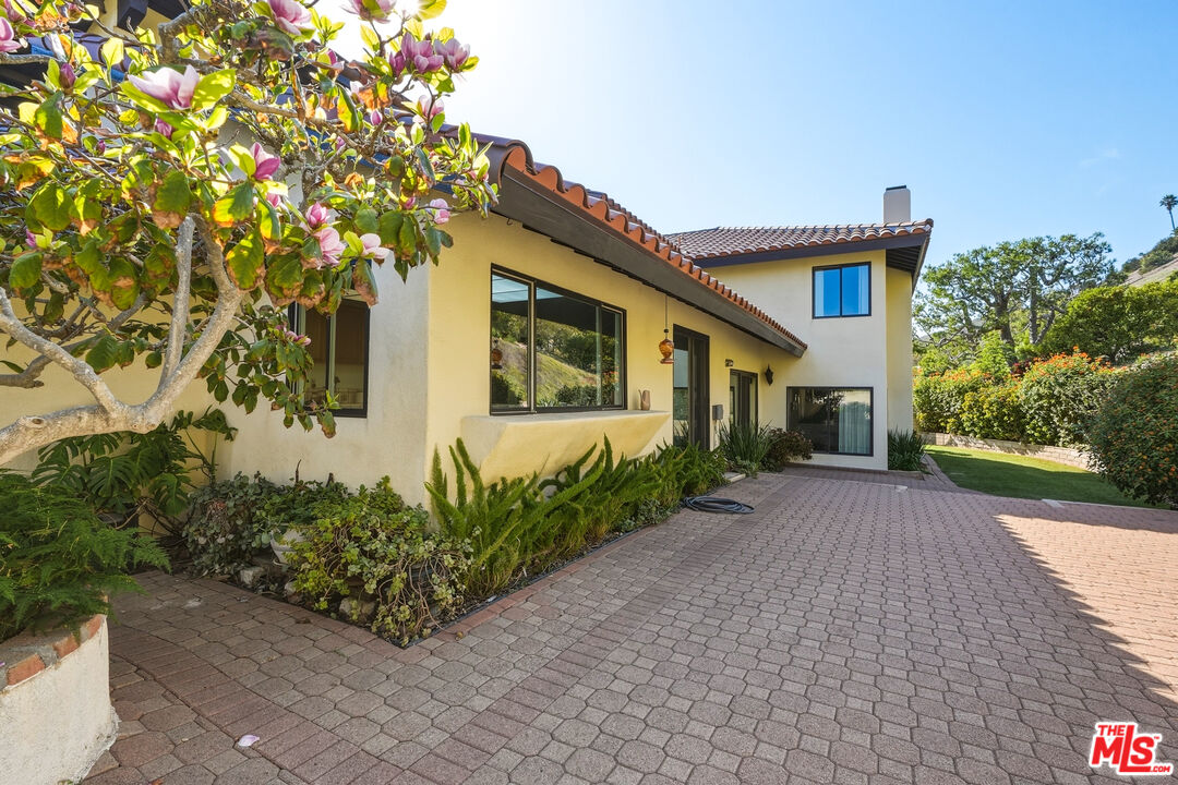 5461 Horizon Dr