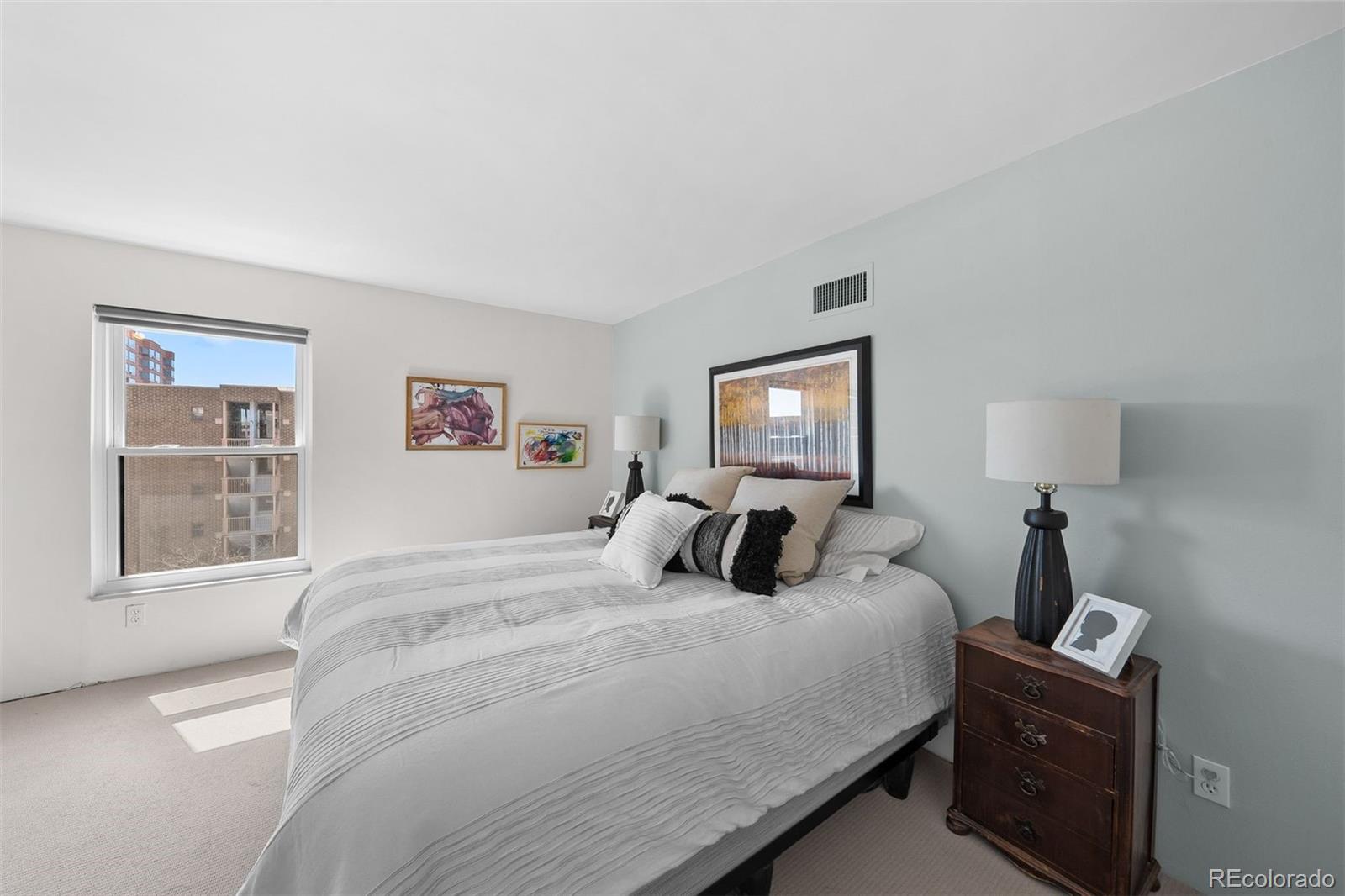 2 Adams Street Unit: 806