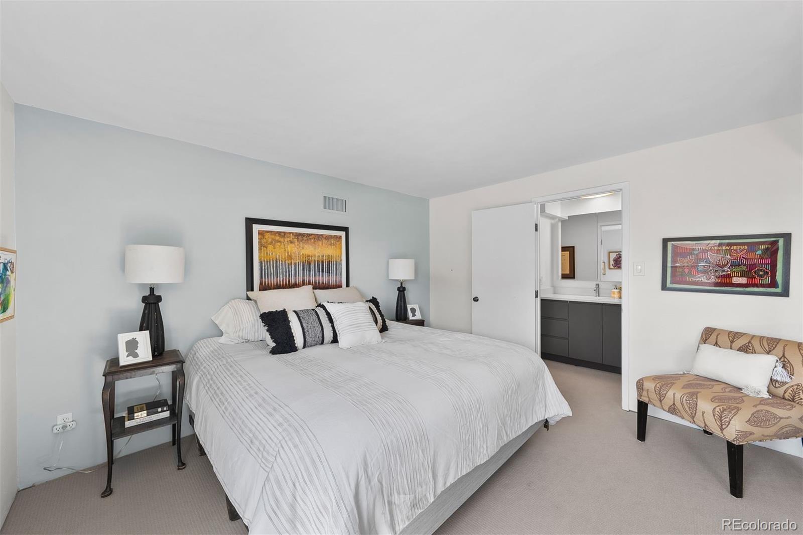 2 Adams Street Unit: 806