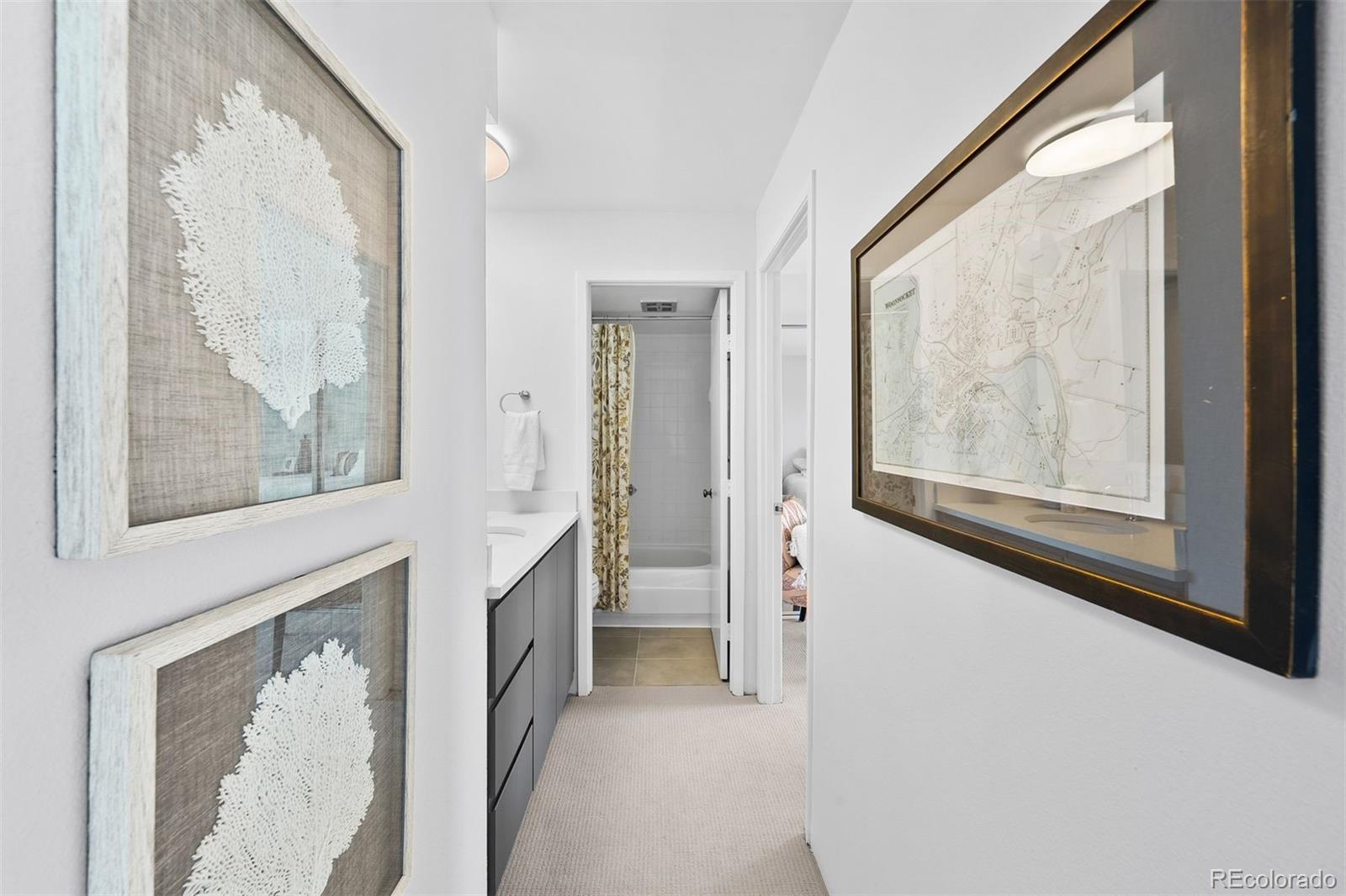 2 Adams Street Unit: 806