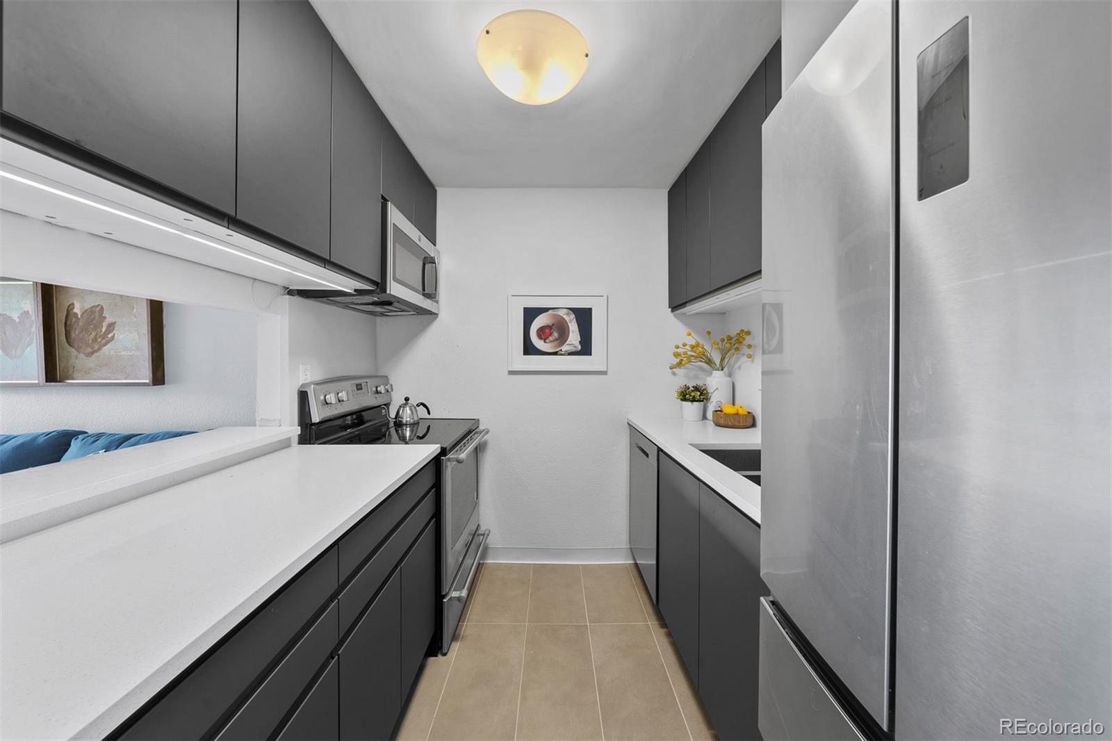 2 Adams Street Unit: 806