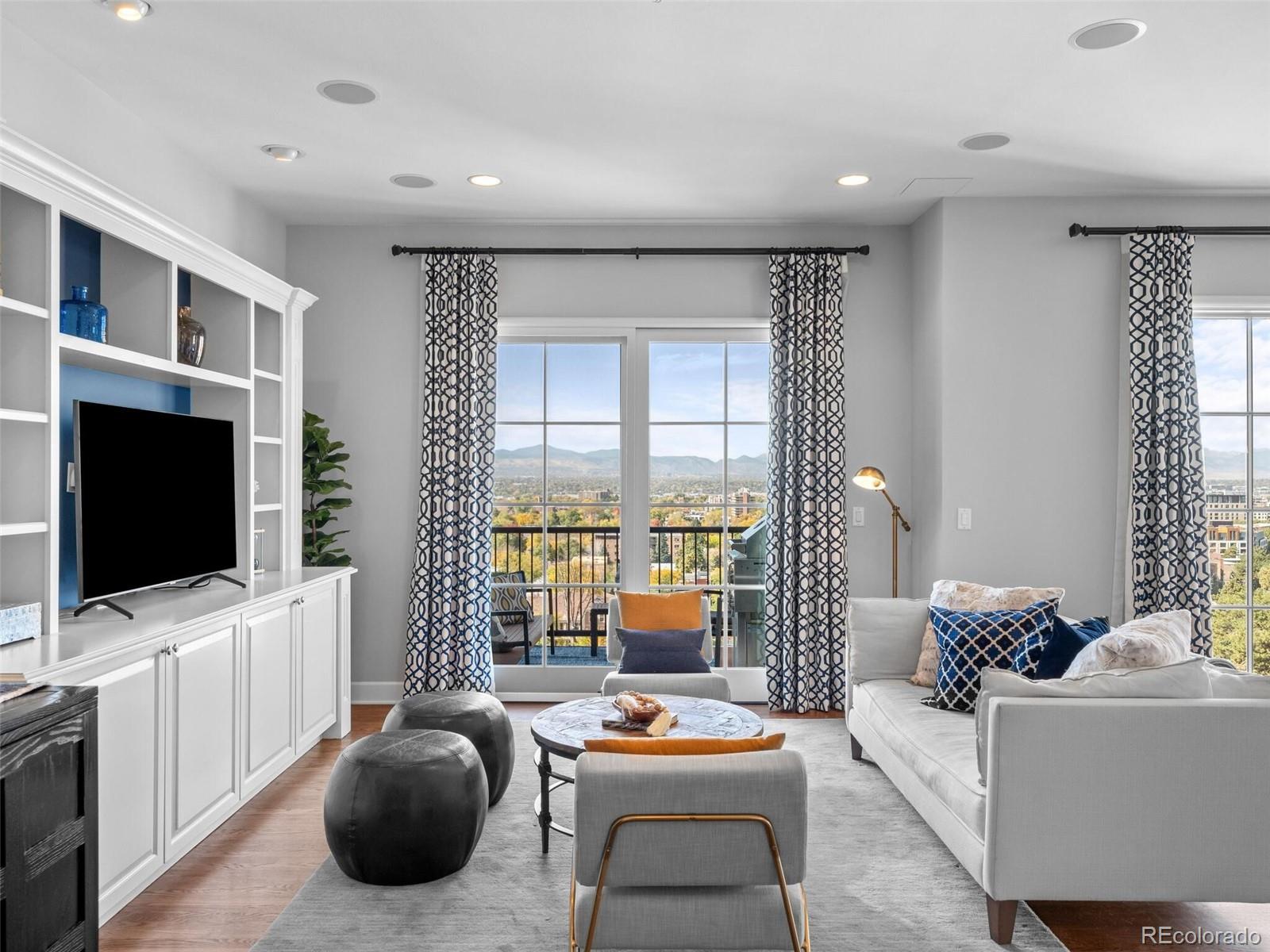 25 N Downing Street Unit: 1-1004