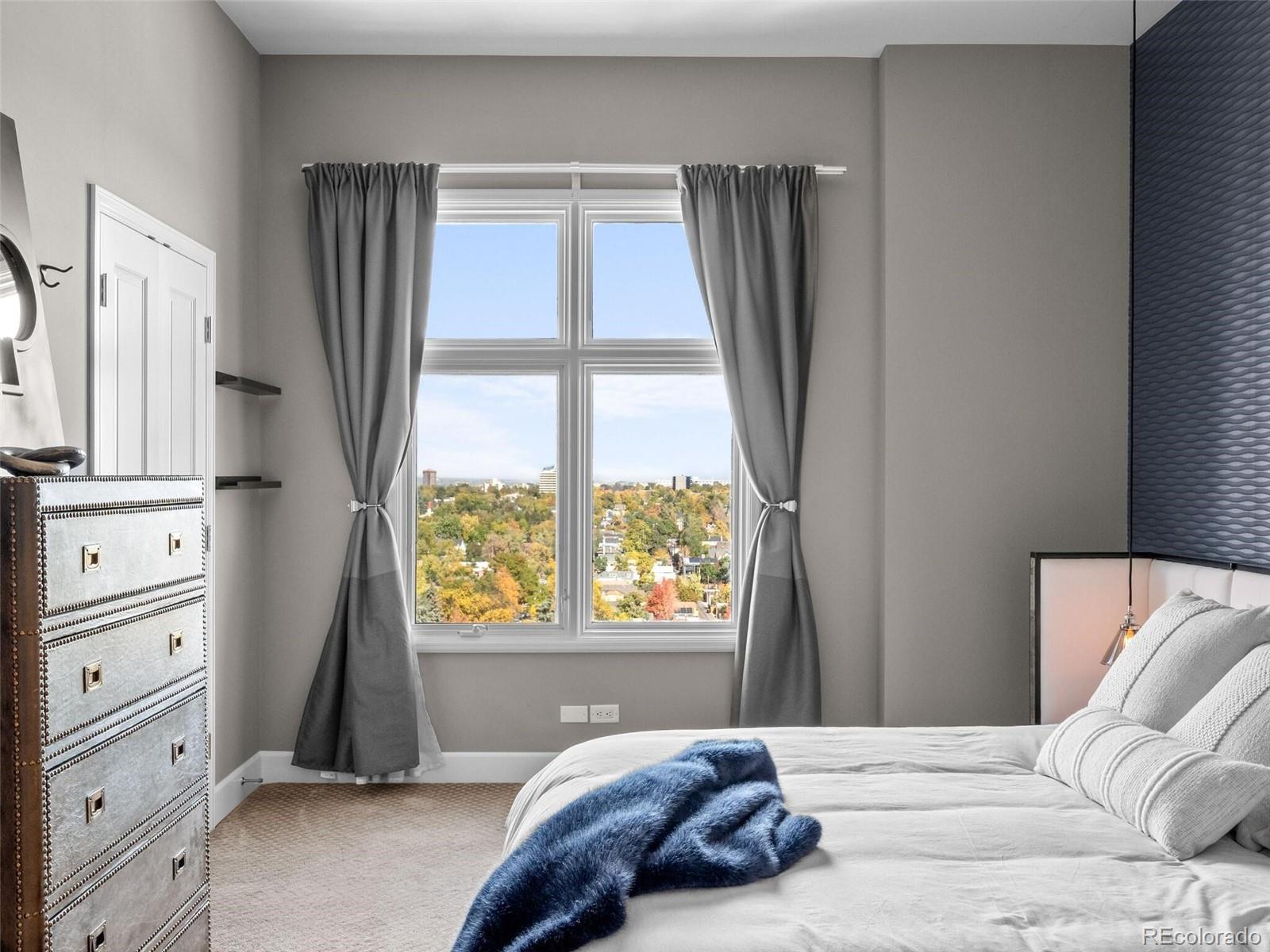 25 N Downing Street Unit: 1-1004