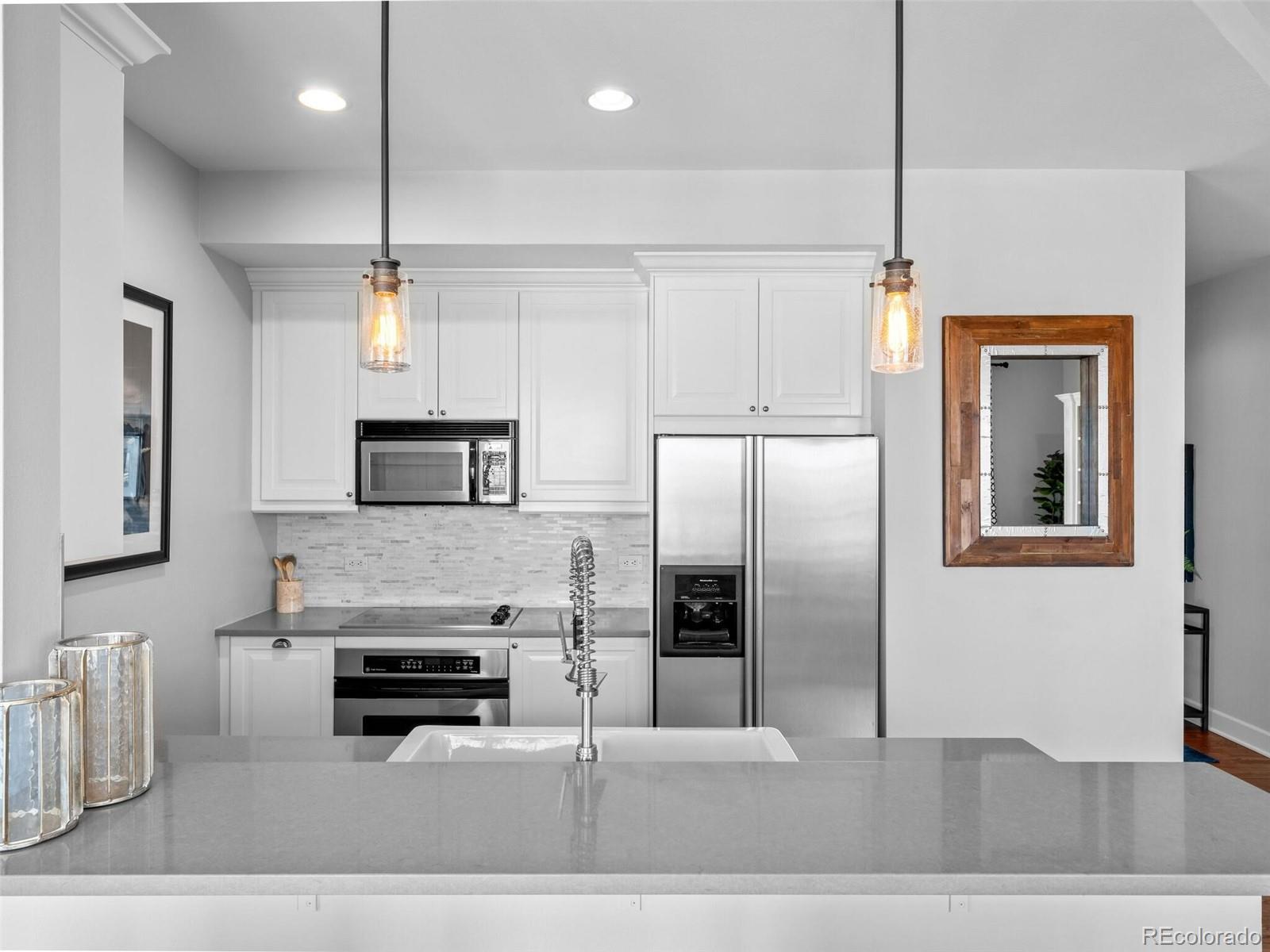 25 N Downing Street Unit: 1-1004