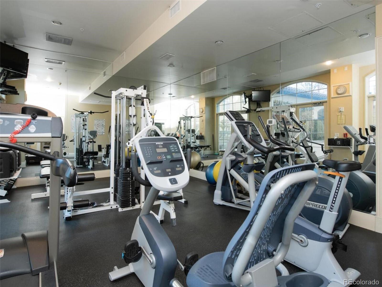 25 N Downing Street Unit: 1-1004