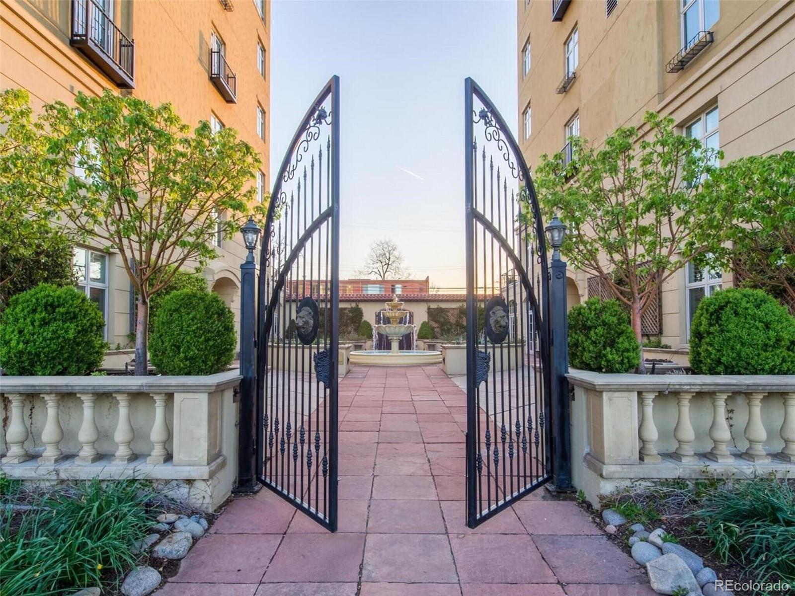 25 N Downing Street Unit: 1-1004