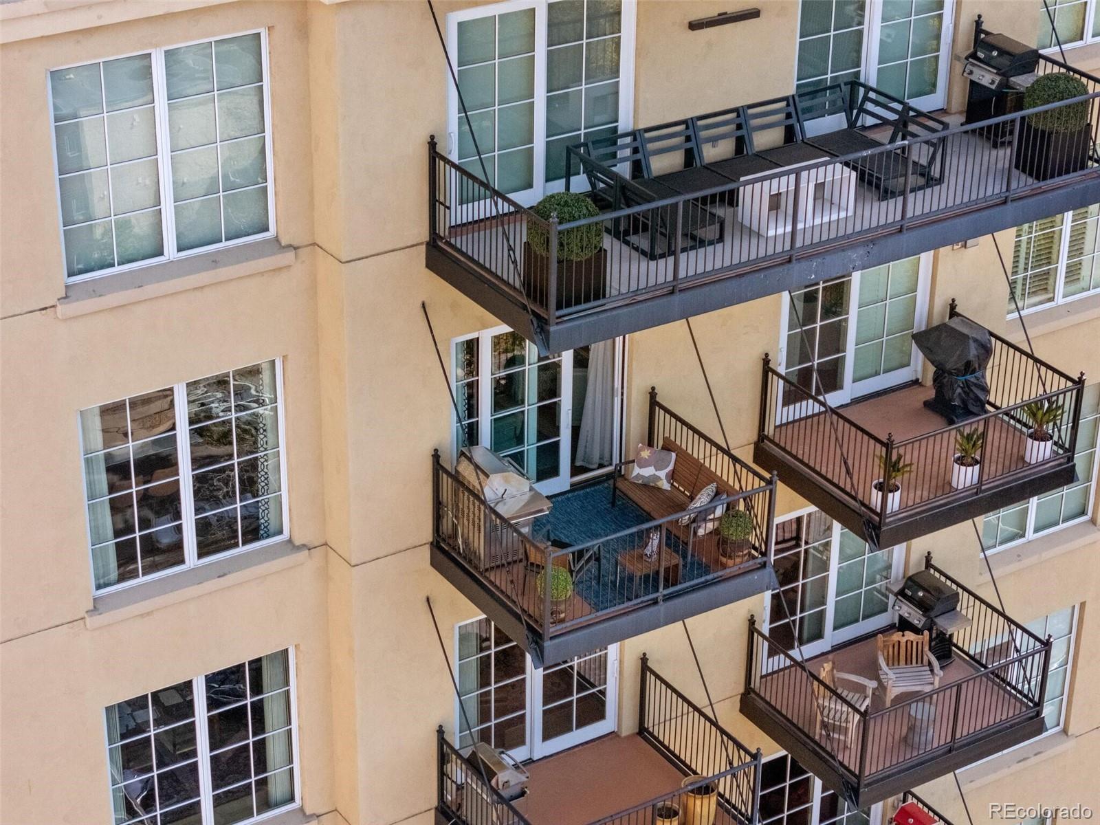 25 N Downing Street Unit: 1-1004