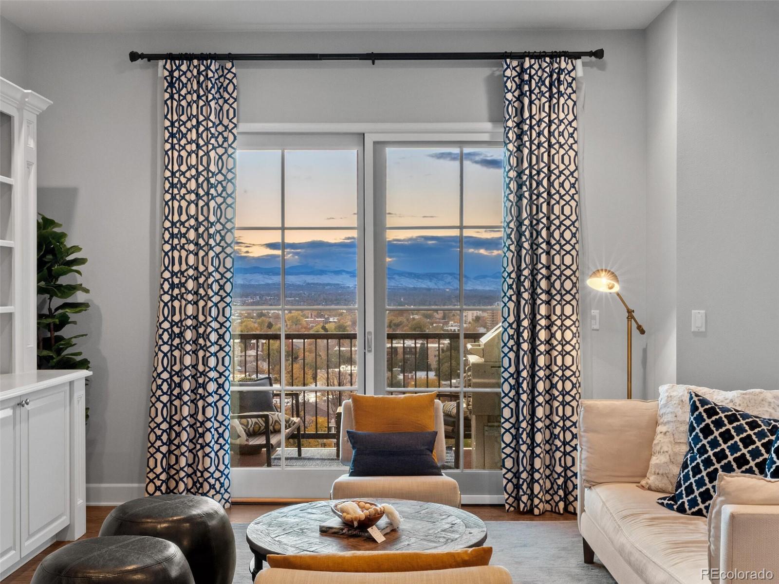 25 N Downing Street Unit: 1-1004