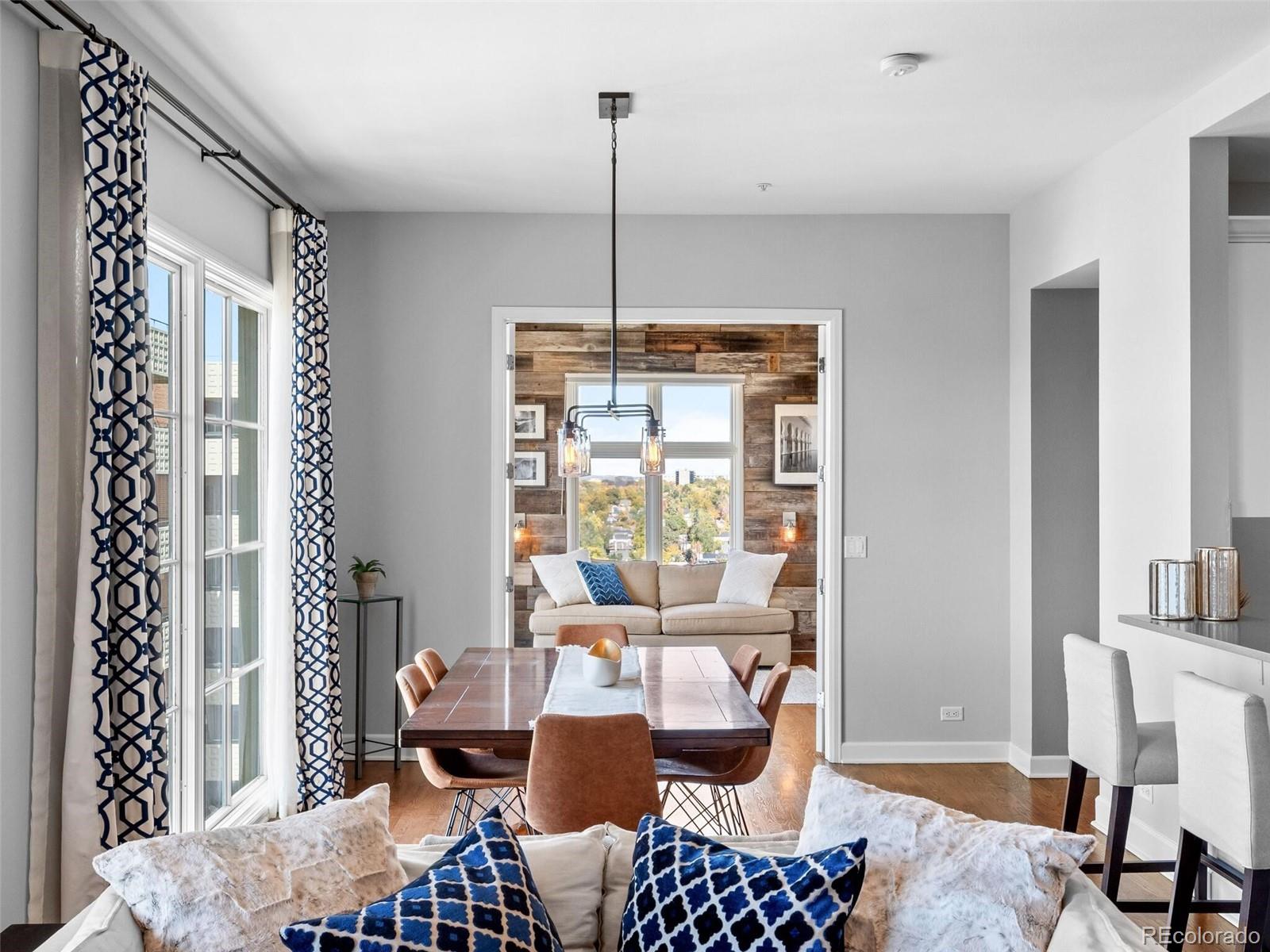 25 N Downing Street Unit: 1-1004