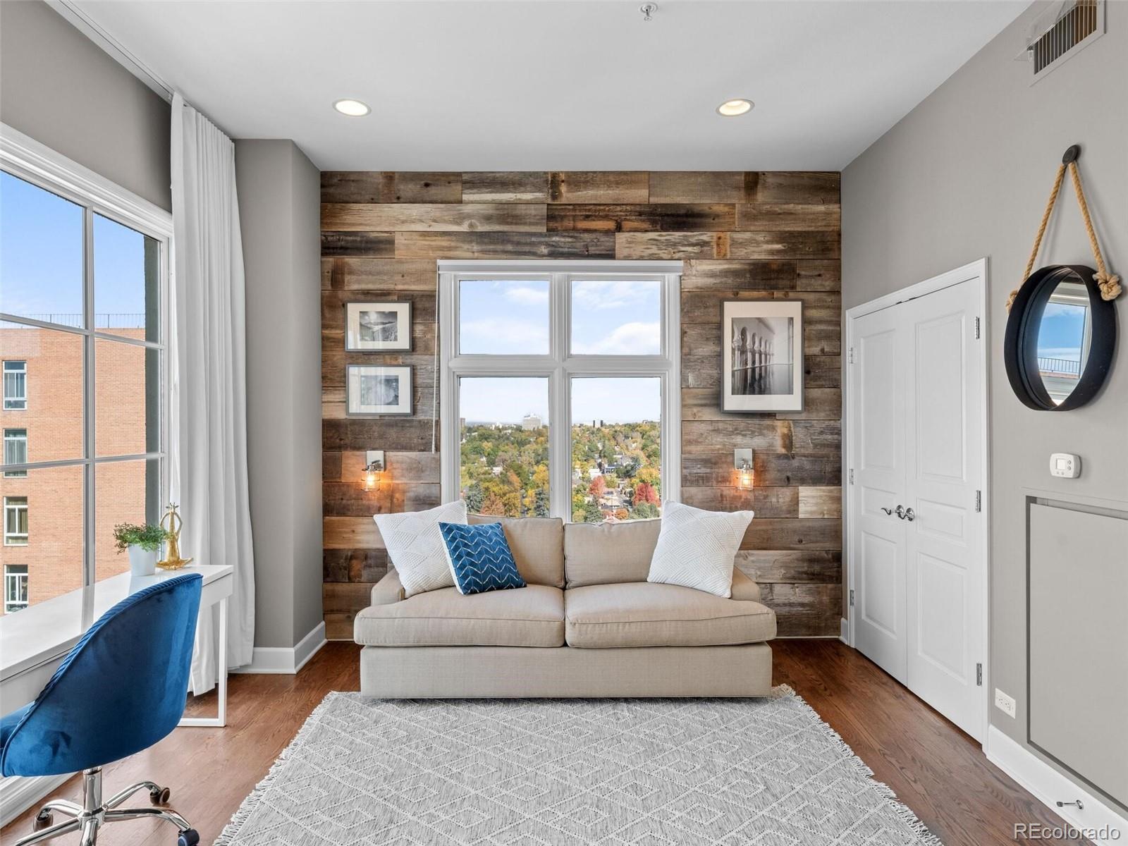 25 N Downing Street Unit: 1-1004