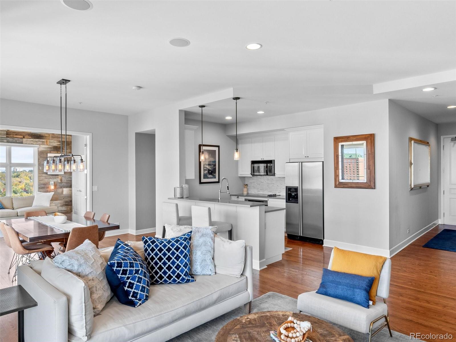 25 N Downing Street Unit: 1-1004