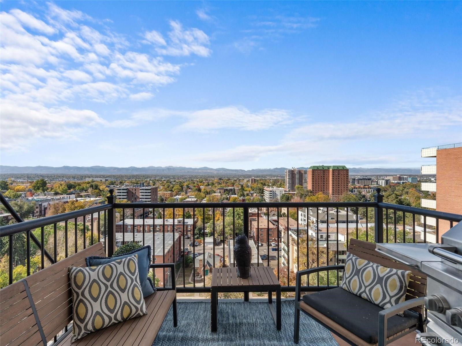 25 N Downing Street Unit: 1-1004