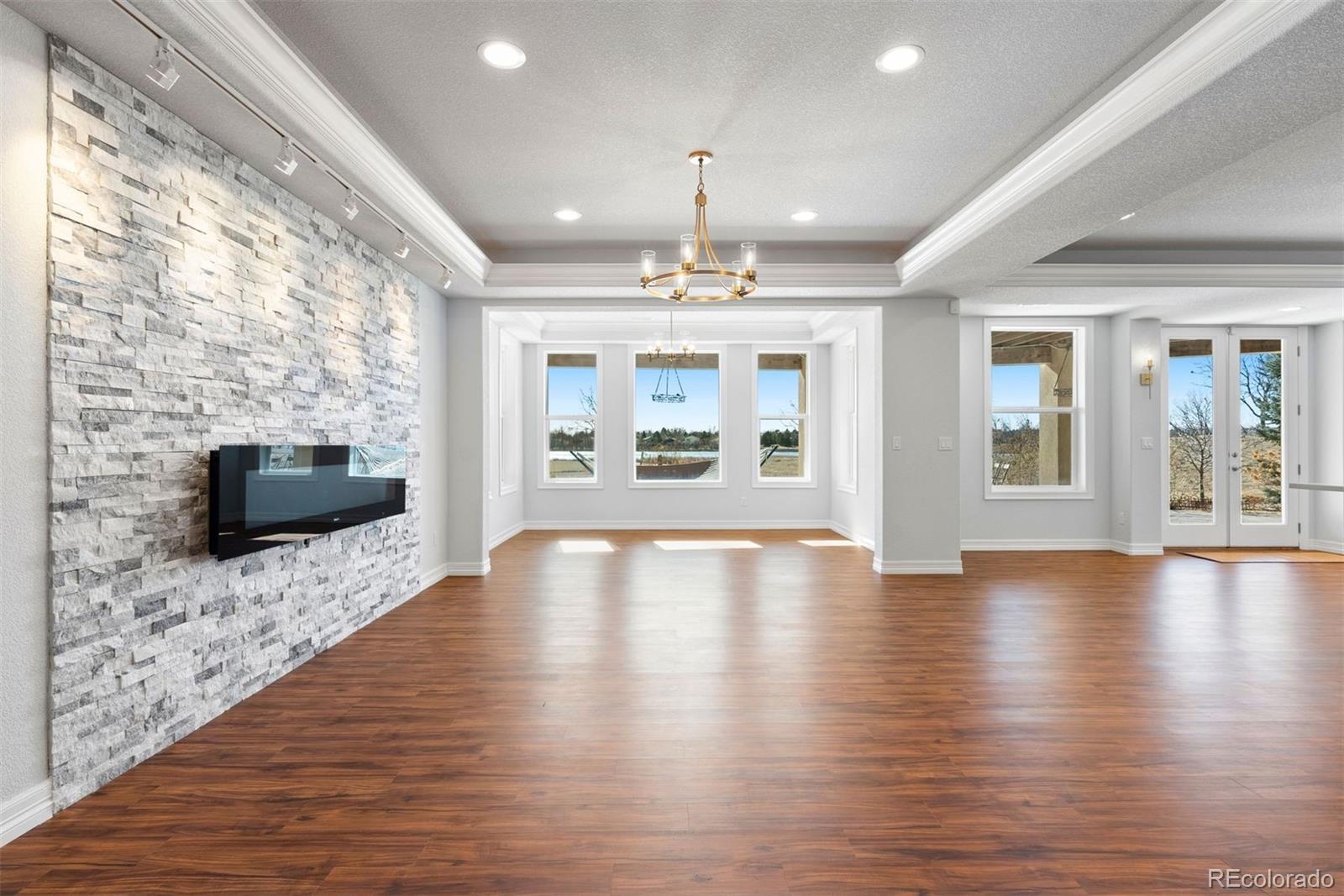 13901 Pinehurst Circle