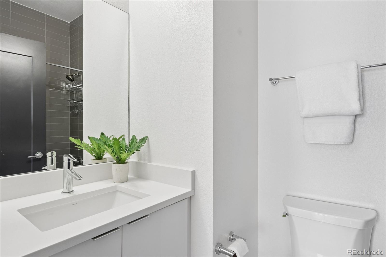 3855 E Cedar Avenue Unit: 206