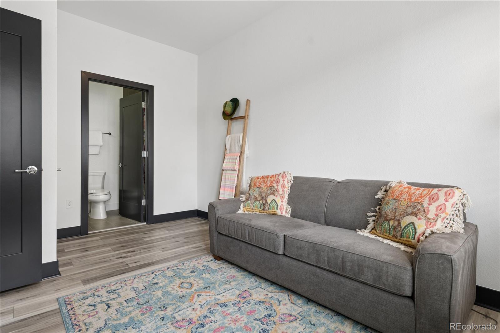 3855 E Cedar Avenue Unit: 206
