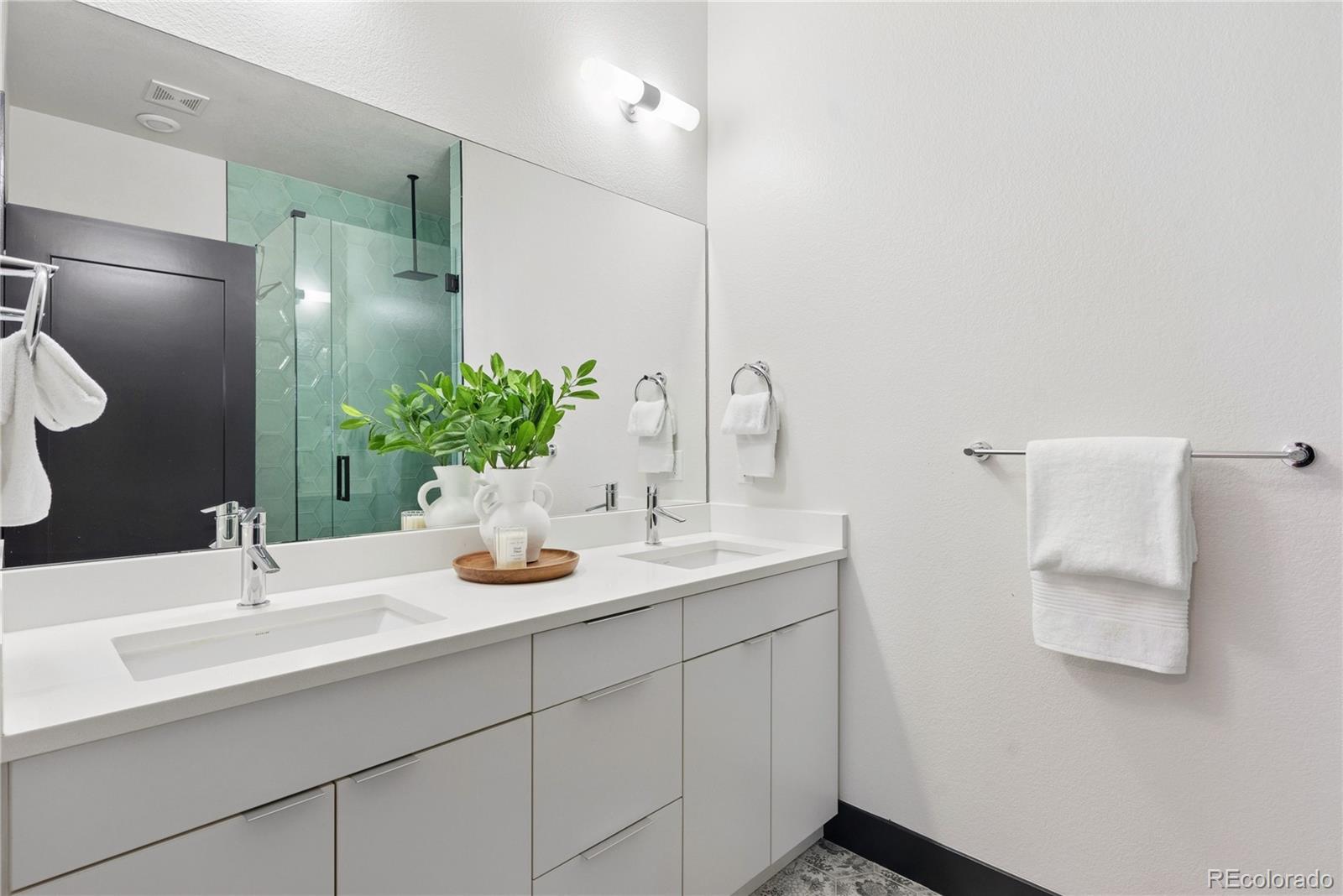 3855 E Cedar Avenue Unit: 206