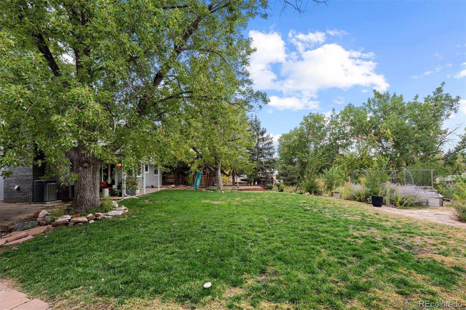 4424 E Maplewood Avenue