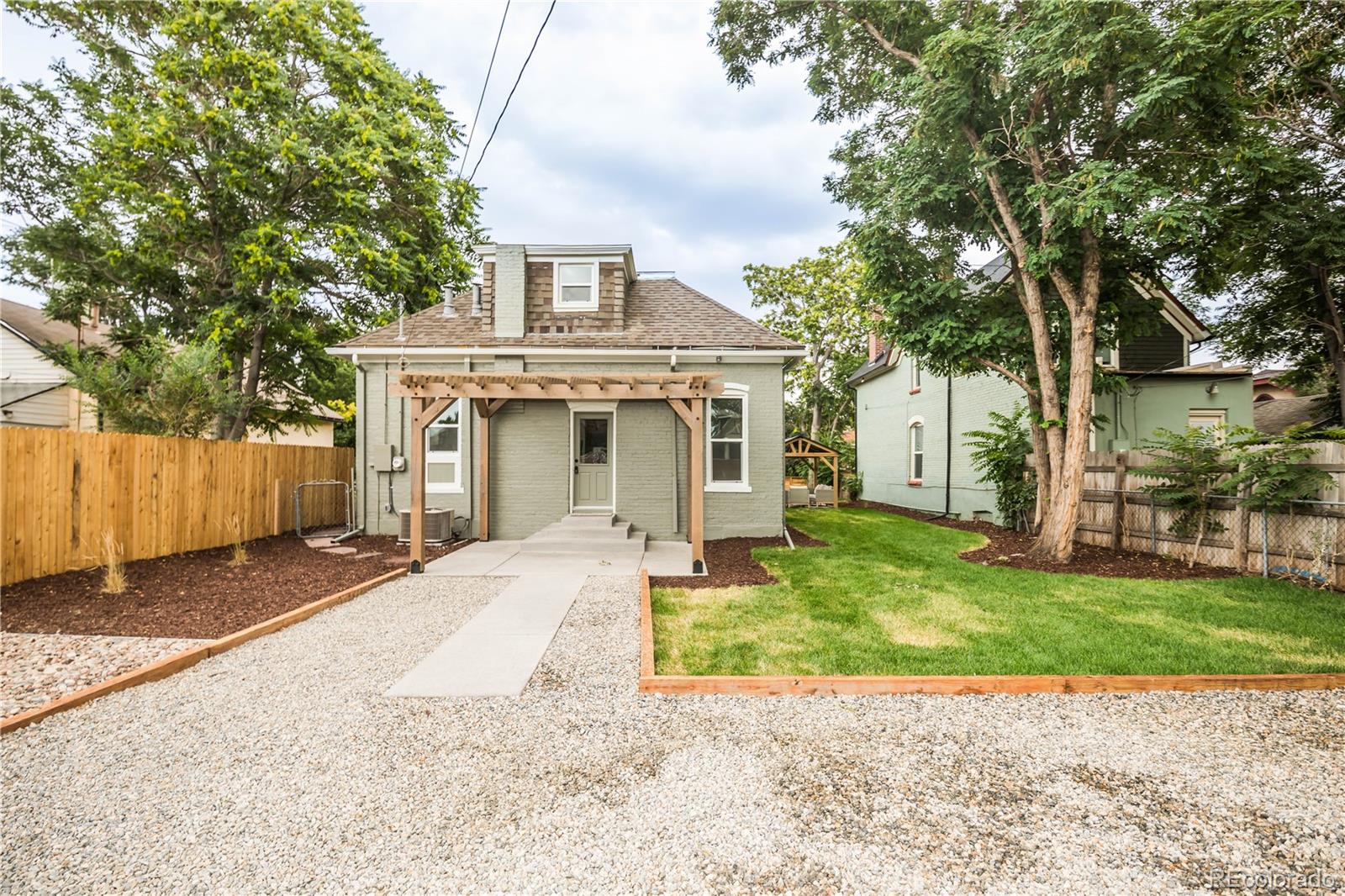 127 Galapago Street