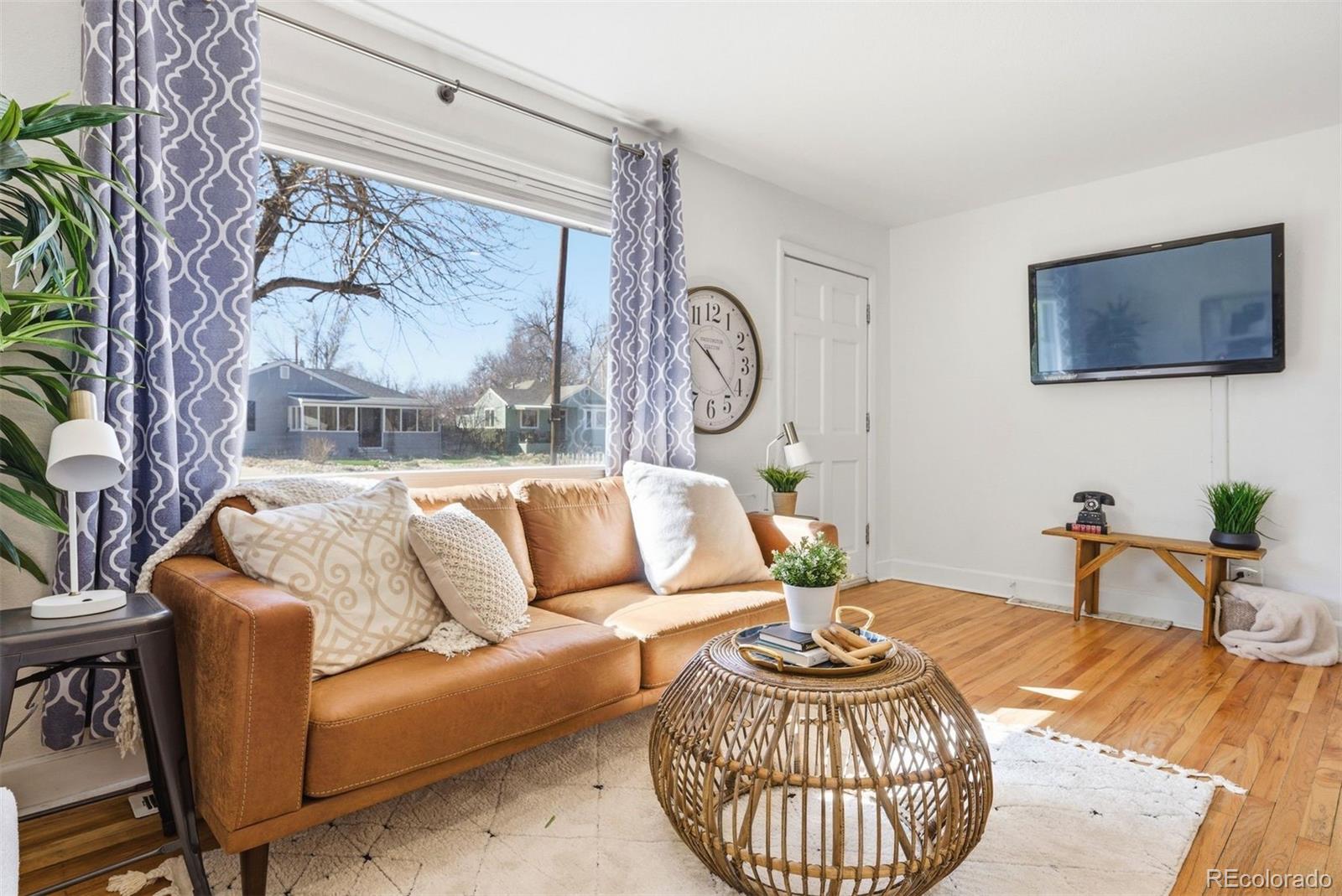 1738 Valentia Street