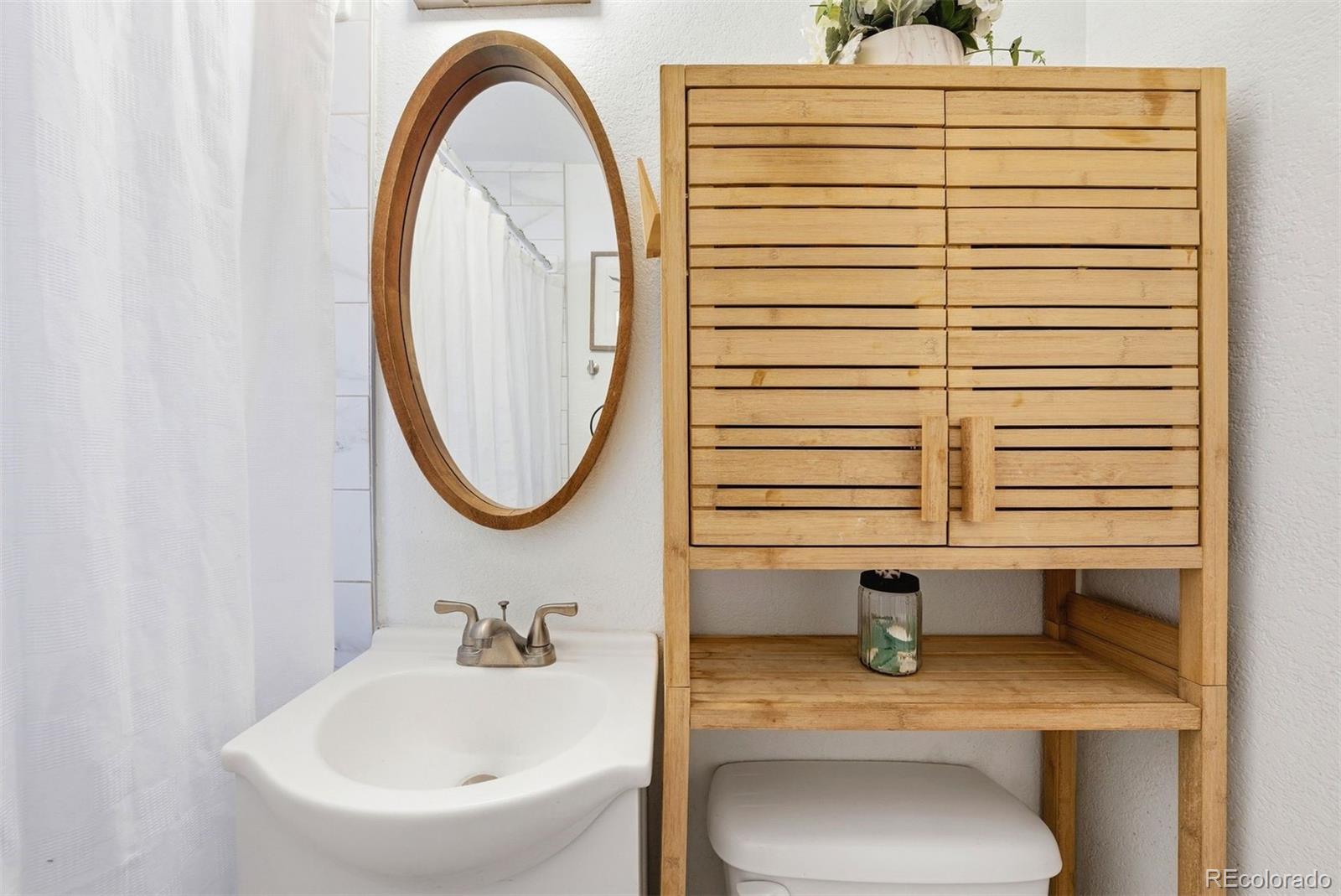 1738 Valentia Street