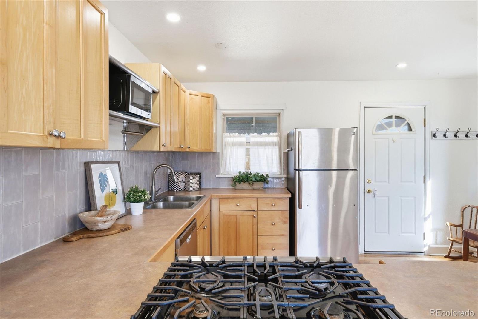 1738 Valentia Street