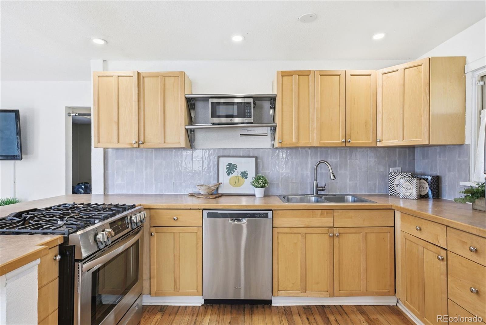 1738 Valentia Street