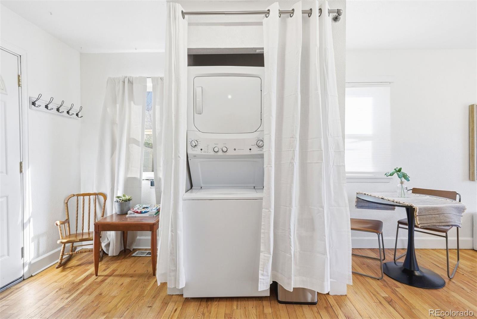 1738 Valentia Street