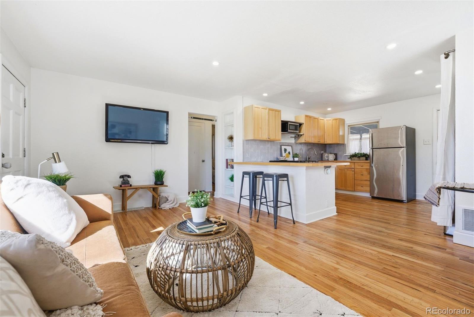 1738 Valentia Street