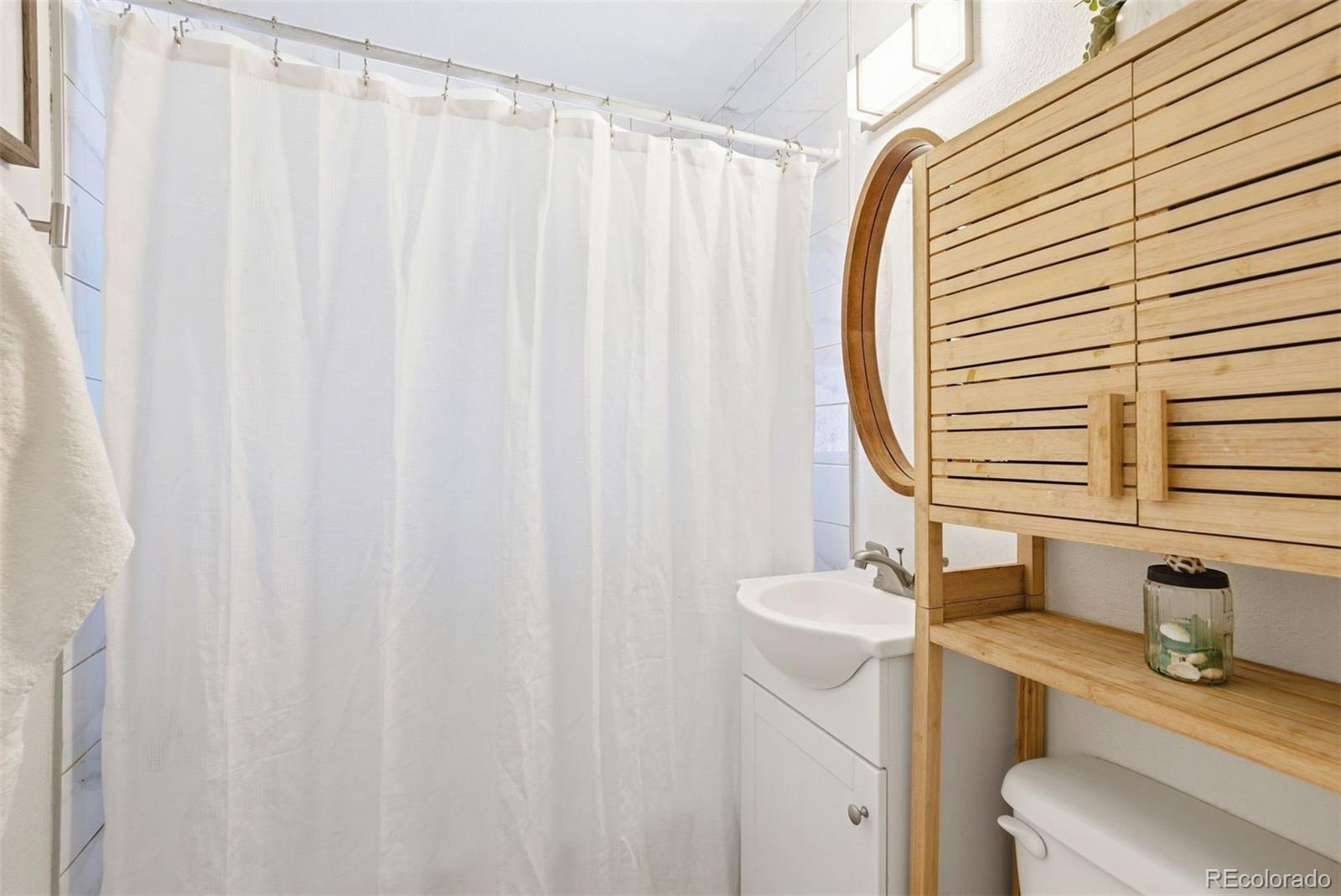 1738 Valentia Street